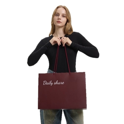 Bolsas de compras de papel grandes elegantes personalizadas Vestidos Diseño de logotipo personalizado Moda reciclada a granel Bolsas de lujo de marca para tiendas