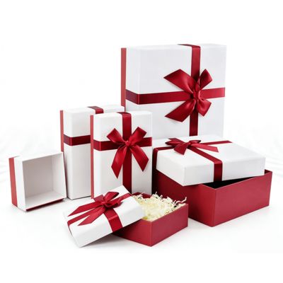 Caja rígida de regalo de lujo personalizada de fábrica con tapa, cartón estucado con laminación mate, relieve y estampado para embalaje de regalo