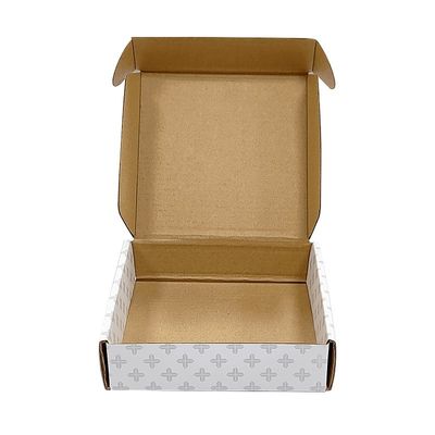 Superficie brillante Finalización de la entrega Envío de la caja de correo Cajas de cartón personalizadas para el embalaje