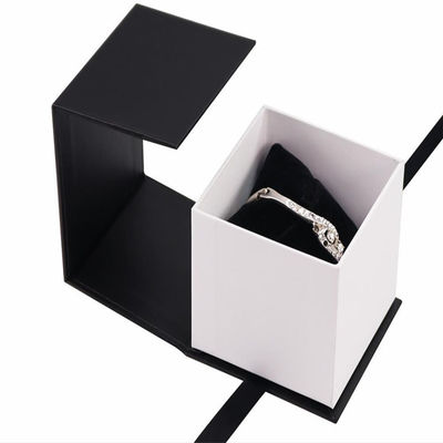 Pequeña caja de papel de lujo para el anillo de boda joyería caja de cartón rígida con tapa de colgajo