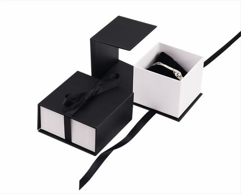 Pequeña caja de papel de lujo para el anillo de boda joyería caja de cartón rígida con tapa de colgajo