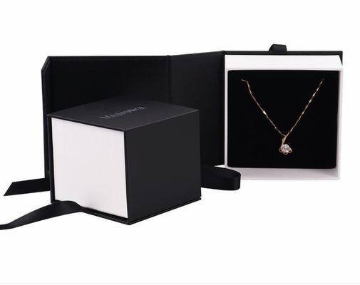 Pequeña caja de papel de lujo para el anillo de boda joyería caja de cartón rígida con tapa de colgajo
