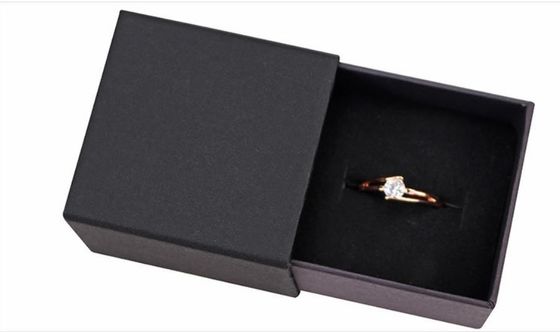 Pequeña caja de papel de lujo para el anillo de boda joyería caja de cartón rígida con tapa de colgajo