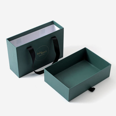 Pedido personalizado Acceptado Embalaje de ropa Papel de ropa Caja con mango de tamaño personalizado