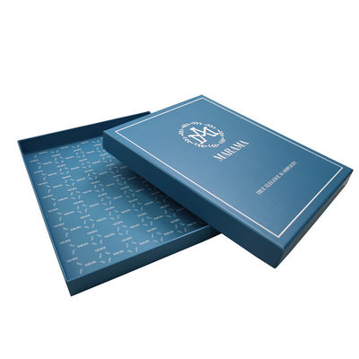 Pedido personalizado Acceptado Embalaje de ropa Papel de ropa Caja con mango de tamaño personalizado
