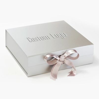 Caja de regalo de forma A4 personalizada con cinta y cierre magnético para un embalaje elegante