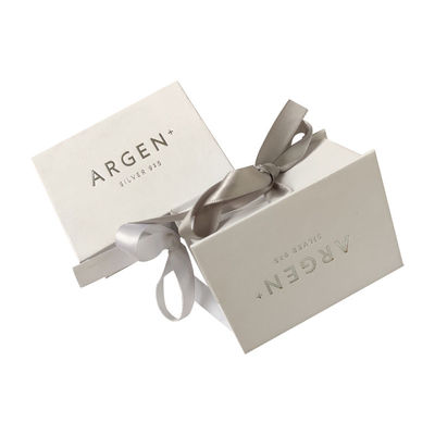 Caja de regalo de cartón blanco personalizada con cerradura de cinta Impresión de logotipo de ropa aceptable