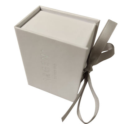 Caja de regalo de cartón blanco personalizada con cerradura de cinta Impresión de logotipo de ropa aceptable