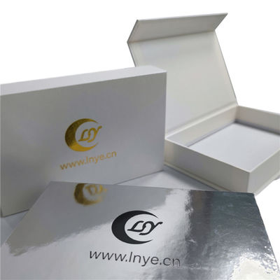 Caja de regalo de cartón marfil blanco plata perla magnética con logotipo Impresión de embalaje personalizado