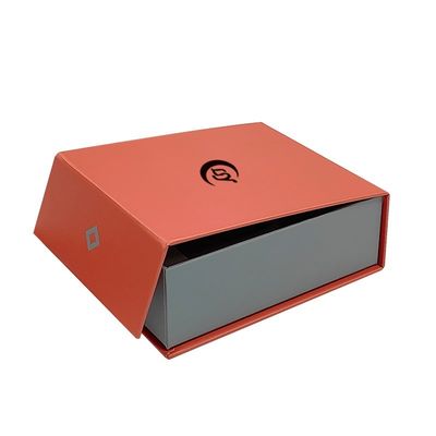 Caja de regalo magnética en forma de libro rojo en forma de rectángulo barnizado con tope y agarre magnético