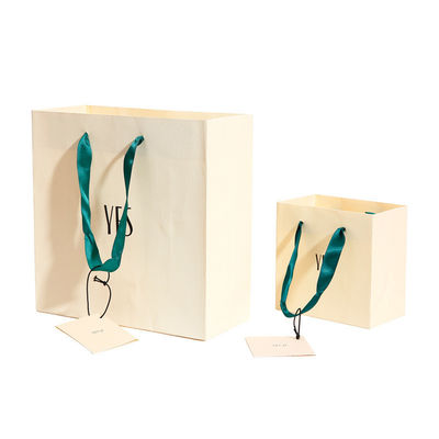 Pedido personalizado aceptable de lujo logotipo impresa bolsa de compras para un hermoso regalo navideño