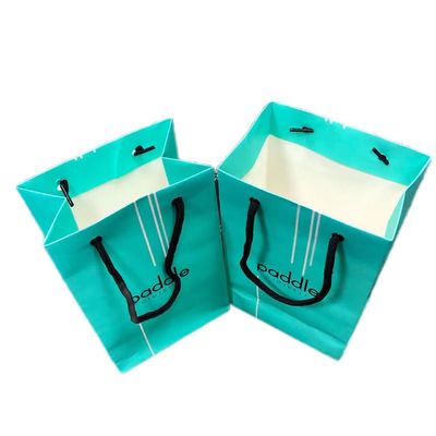 Bolsa de regalo de papel verde mate de lujo para el embalaje de ropa