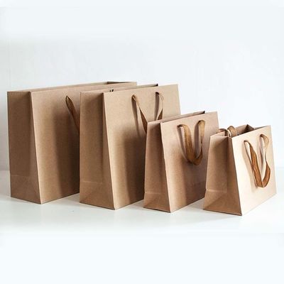 Bolsas de compras de papel Kraft marrón Impresión offset de ropa Bolsa de papel Logotipo personalizado