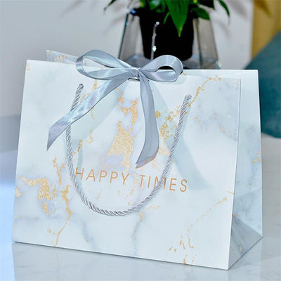 Estampado caliente Bolsas de regalo de lujo personalizadas Bolsas de compras Kraft reciclables con asas