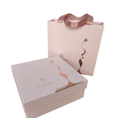 Luxury Logotipo personalizado de papel de cartón de oro impresa Bolsa de embalaje de compras para zapatos Ropa
