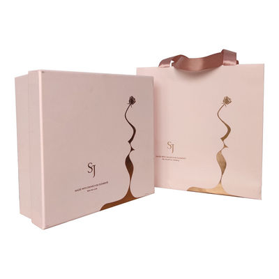Luxury Logotipo personalizado de papel de cartón de oro impresa Bolsa de embalaje de compras para zapatos Ropa