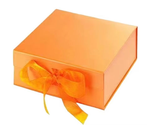Tamaño de logotipo personalizado Lujo Magnético Flip Peruca Cosmética Embalaje Caja de regalo con cinta de cierre magnético