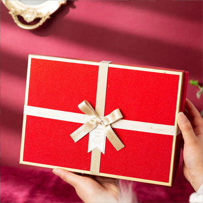 Logotipo UV personalizado reciclable 2pcs Envase de cartón tapa y caja de regalo base con arco para ropa zapatos cosméticos