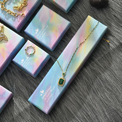 Cajas de joyas de logotipo personalizado collar de mujeres aretes anillo hermosamente embalado conjunto completo de cajas de regalo de papel