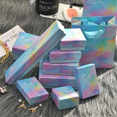 Cajas de joyas de logotipo personalizado collar de mujeres aretes anillo hermosamente embalado conjunto completo de cajas de regalo de papel