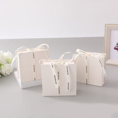 Logotipo de cinta blanca caja de regalo plegable maquillaje ropa accesorios cartón rígido con laminación brillante