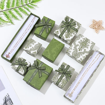 Caja de embalaje de cartón de cartón verde oscuro personalizado para joyas collar brazalete anillos cajón regalo con logotipo impreso