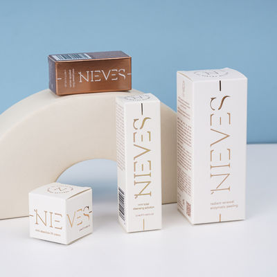 Cajas de papel PET Kraft plegables con diseño en relieve ciego para cosméticos, perfumes, envíos y regalos, incluyendo lámina