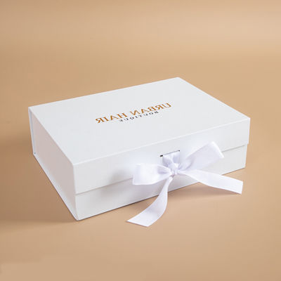 Caja de regalo de Navidad de cartón de lujo personalizada con cinta única para calcetines de pequeñas empresas con cierre magnético y laminación UV