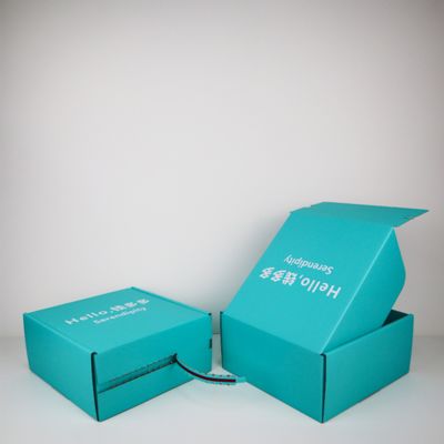 Cajas de envío corrugadas personalizadas de 2 mm de espesor 6x6x2 con estampado de papel de oro y muestras gratuitas de vajilla reciclables