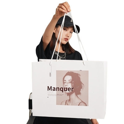 Bolsas de compras de lujo premium de papel blanco con impresión personalizada y diseño de asa de cinta