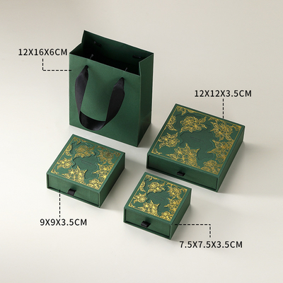 Caja de embalaje hueca cuadrada de papel de 9*9 cm personalizada de fábrica para collar y pendientes, para regalo de joyería magnética