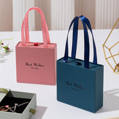 Cajas de joyería de papel kraft personalizadas de lujo para aretes y collares Embalaje de regalo ecológico y reciclable para anillos de papel para mujeres