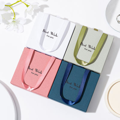 Cajas de joyería de papel kraft personalizadas de lujo para aretes y collares Embalaje de regalo ecológico y reciclable para anillos de papel para mujeres