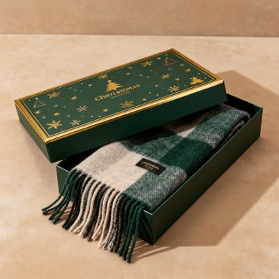 Cajas de regalo de Navidad de lujo personalizadas Cartón rígido mate para embalaje Bufanda vestido ropa interior camisa Materiales asépticos reciclados