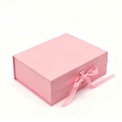 Caja plegable de cinta con logotipo personalizado, calidad, rosa, negra, forma rectangular, embalaje de papel artístico magnético para laminación mate y relieve