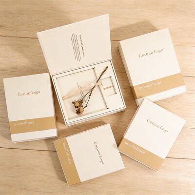 Caja de embalaje de regalo magnética de cartón rígido Eva con logotipo personalizado para tarjetas deportivas