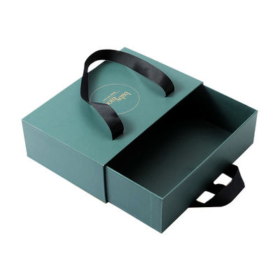 Pedido personalizado Acceptado Embalaje de ropa Papel de ropa Caja con mango de tamaño personalizado