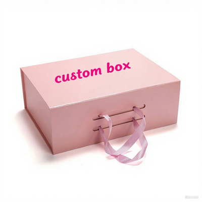 Cajas de regalo magnéticas rosas estampadas de lujo con asa de cinta, logotipo personalizado, embalaje rígido de cartón para ropa