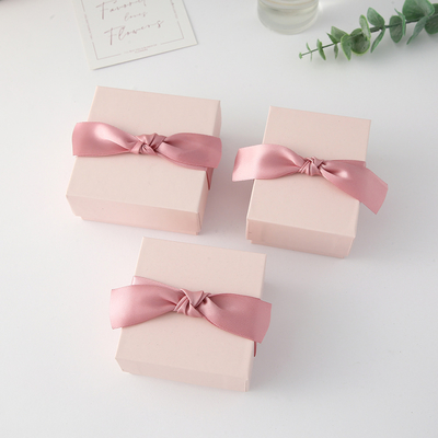 Caja de joyería rosa bebé adorable personalizada con logo para anillo, collar, aretes y pulsera, embalaje de cartón